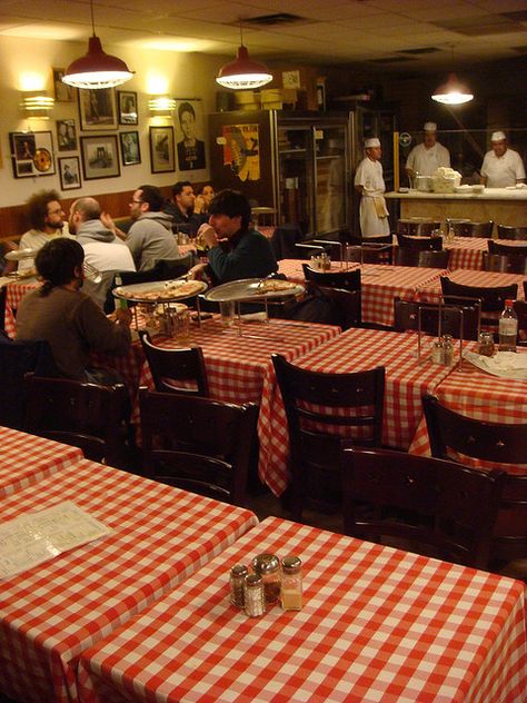 Grimaldi's Pizza - BROOKLYN FAMOUS Old Pizza Shop, Grimaldis Pizza, 80s Core, Brooklyn Pizza, Pizza Aesthetic, Ny Pizza, Italian Party, Italian Aesthetic, Pizza Bar