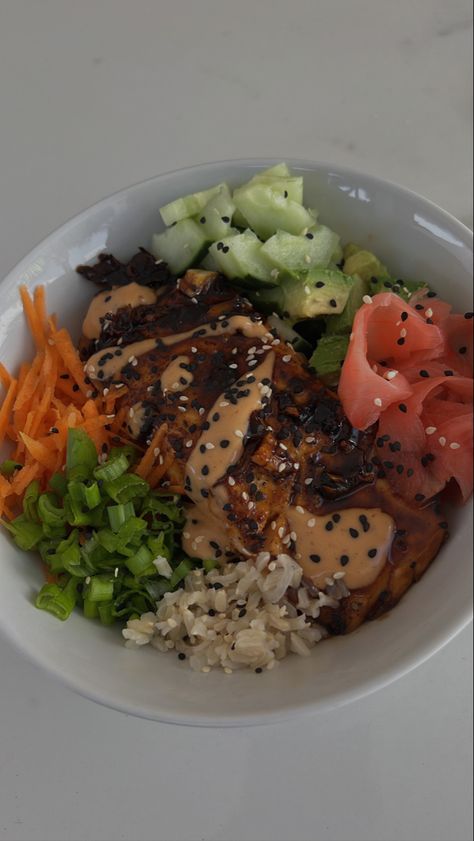 #salmon #bowl #dinner #aesthetic #foodaesthtic Salmon Rice Bowl Aesthetic, Salmon Bowl Aesthetic, Salmon Dinner Aesthetic, Rice Bowl Aesthetic, Salmon Aesthetic, Dr Food, Macro Bowl, Cardigan Tutorial, Ginger Salmon