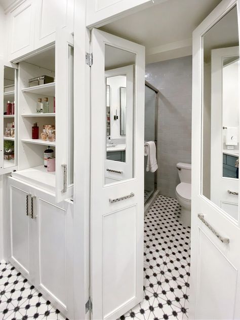 Jack And Jill Bathroom With Closet, Jack And Jill Bathroom With 2 Toilets, Jack And Jill Bathroom Separate Vanities, Modern Jack And Jill Bathroom Ideas, Small Jack And Jill Bathroom Ideas, Kids Restroom Ideas, Kids Jack And Jill Bathroom Ideas, Jack And Jill Bathroom Ideas Layout, Jack And Jill Bathroom Layout