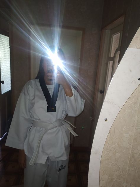 Takwandoo Girl, Black Belt Taekwondo Aesthetic, Taekwondo White Belt, Taekwondo Girl Aesthetic, Karate Motivation, Taekwondo Aesthetic, Tkd Girl, Belts Aesthetic, Black Belt Taekwondo