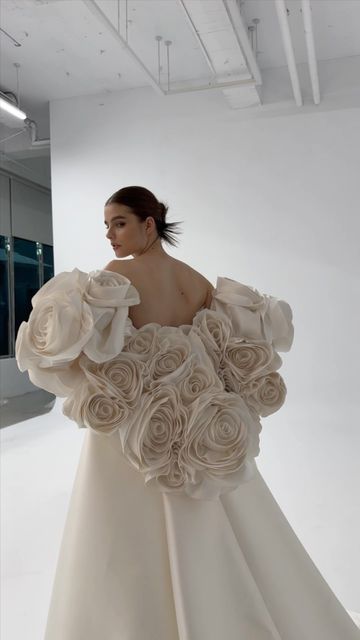 Nicole Felicia, Flower Gown, Dream Gown, Wedding Couture, Fashion Runway Show, Fur Dress, Dress Fancy, Classy Wedding Dress, Wedding Dresses With Flowers