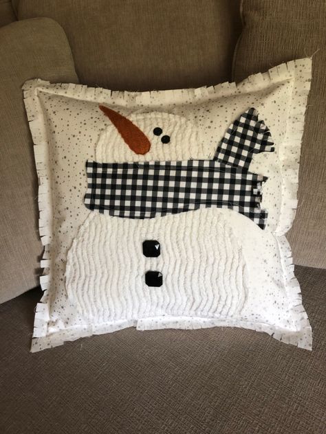 Snowmen Applique Patterns, Pillowcase Crafts Projects, Chenille Pillows Diy, Chenille Bedspread Crafts Ideas, Snowman Pillow Diy, Snowman Pillows To Make, Christmas Pillows Diy Sewing Projects, Christmas Pillow Patterns, Christmas Pillows To Make