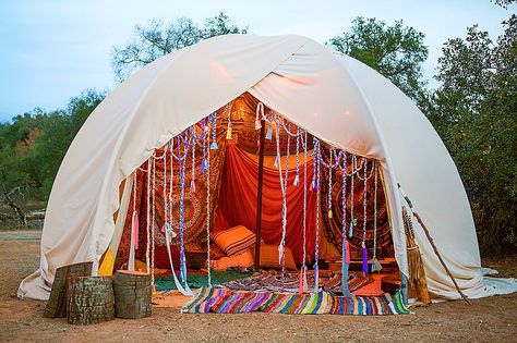 Bohemian Glamping Tent #AZOBachBash Boho Life, Stil Boho, Casa Exterior, Deco Boheme, Bohol, Garden Cottage, Bohemian Home, Boho Stil, Hippie Chic