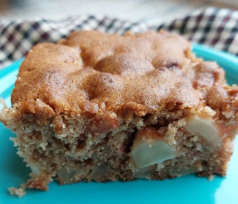 Old Fashioned Raw Apple Cake - Find Your Zen Spot Raw Apple Cake, Apple Cake Recipe Easy, Cobbler Recipes Easy, Raisin Cake, Baked Apple Dessert, Fall Recipes Pumpkin, Apple Cake Recipe, Fresh Apple Cake, Apple Recipes Easy