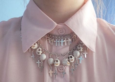 Skull Collar, Mode Pastel, Pastel Goth Aesthetic, Skull Rock, Pastel Punk, Pastel Goth Fashion, Pastel Grunge, Skull Fashion, Goth Aesthetic