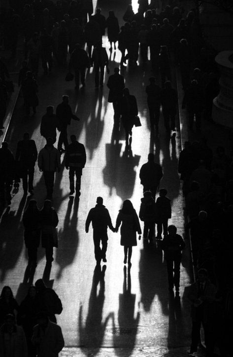 Top 10 Most Amazing Black And White Photos Photo Of People, Shadow Silhouette, Foto Art, Black N White Images, White Picture, Chiaroscuro, Black White Photos, 영감을 주는 캐릭터, Street Photo