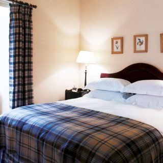 Take a tour around a Scottish Highland retreat | Ideal Home Scottish Bedroom, Scotland Cottage, Medieval Bedroom, Scottish Interiors, Scottish Cottage, Scottish Decor, Sons Room, Scottish Cottages, Scottish Style