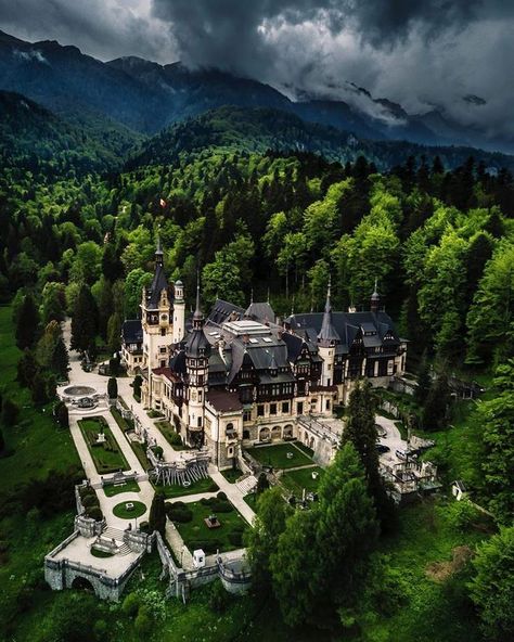 Beaux Arts Architecture, Tartarian Architecture, Carpathian Forest, Arsitektur Art Deco, Peles Castle, Castle Aesthetic, Carpathian Mountains, Belle Nature, Mountain Photos