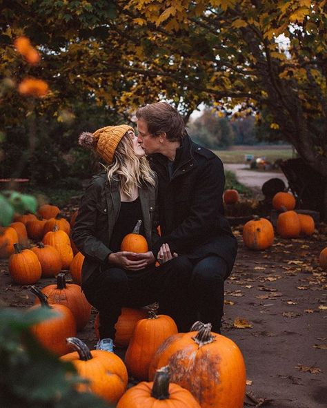 I love my sweet punkins, with my whole heart. 👨‍👩‍👧🎃❤️ photo by @terenmabry Pumpkin Maternity Photos, Pumpkin Patch Photography, Fall Maternity Shoot, Pumpkin Patch Photoshoot, Fall Couple Photos, Fall Maternity Photos, Pumpkin Patch Pictures, Baby Bump Pictures, Fall Photo Shoot Outfits