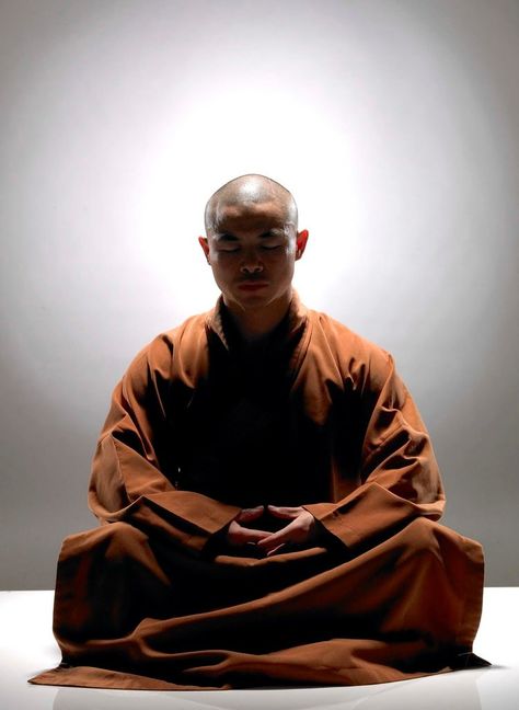 Monk Meditation, Shaolin Monks, Arte Yoga, Shaolin Kung Fu, Meditation Poses, Zen Meditation, Meditation Benefits, Buddhist Monk, Breath In Breath Out