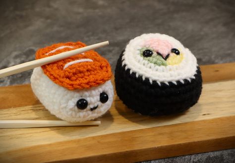 Crochet Sushi Roll, Sushi Crochet, Crochet Sushi, Food Crochet Pattern, Sushi Pattern, Sushi Nigiri, Amigurumi Food, Food Crochet, Nigiri Sushi