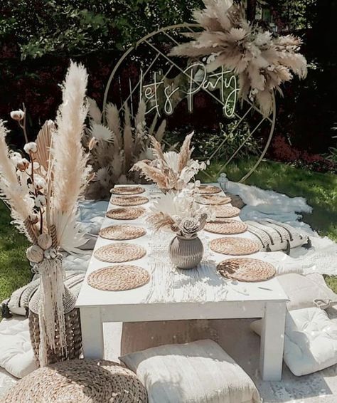 Boho Style Party, Boho Garden Party, Backyard Dinner Party, Picnic Birthday Party, Boho Birthday Party, Deco Champetre, Picnic Inspiration, Picnic Birthday, Boho Picnic