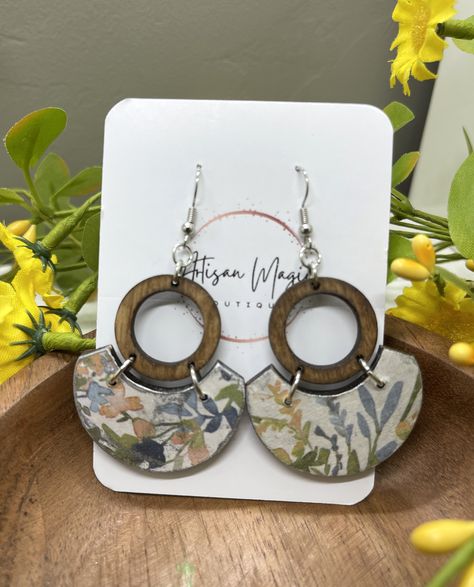 Floral Decoupage, Earring Shapes, Decoupage Wood, Jewellery Business, Wood Dangle Earrings, Diy Earrings Polymer Clay, Earrings Wood, Laser Cut Earrings, Wooden Accessories