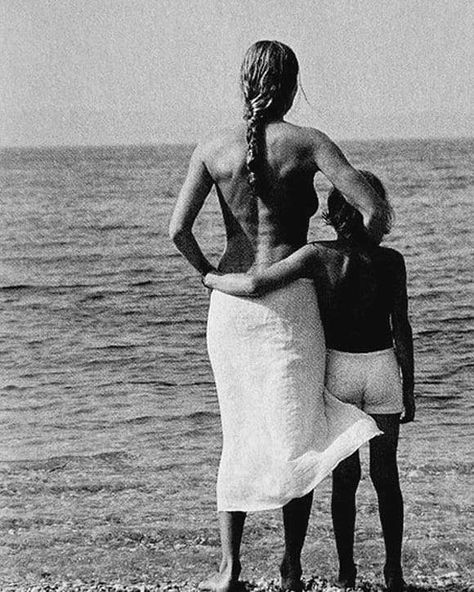 Equator Journal, Shampoo Brands, Secret Beach, Christy Turlington, Happy Mother, Photos Vintage, Rich Life, Studio Shoot, Summer Lovin