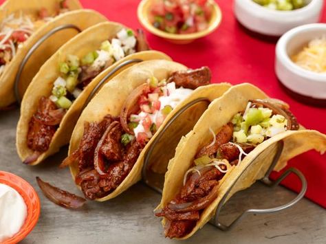 Get 15-Minute Stir-fried Steak Tacos Recipe from Food Network Steak Taco Recipe, Skirt Steak Tacos, Flank Steak Tacos, Steak And Onions, Steak Tacos, Beef Tacos, Fried Steak, Steak Fries, Healthy Family Meals