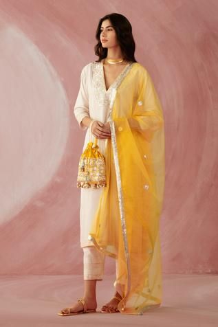 Sureena Chowdhri, Haldi Outfit, Chanderi Kurta, Kurta Pant Set, A Line Kurta, Pants Details, Ivory Silk, Organza Dupatta, Kurta With Pants