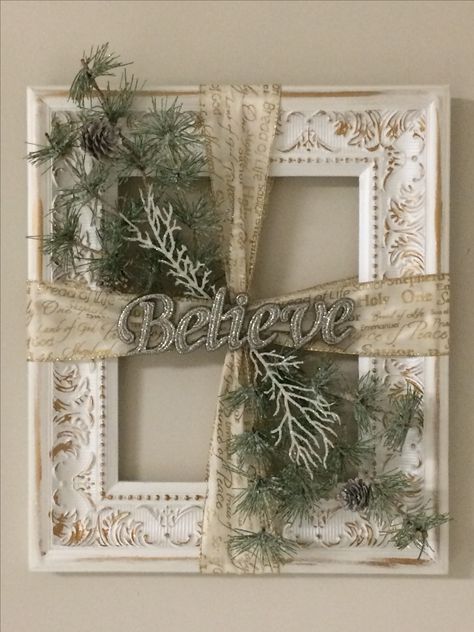 Xmas Decorations Windows Decorating Ideas, Picture Frame Door Wreath, Decorating With Windows Frames, Vintage Clothes Pins Crafts Ideas, Winter Picture Frame Wreath, Fall Frame Wreath, Christmas Picture Frame Decor, Metal Star Wreath Frame Ideas, Christmas Frame Wreath