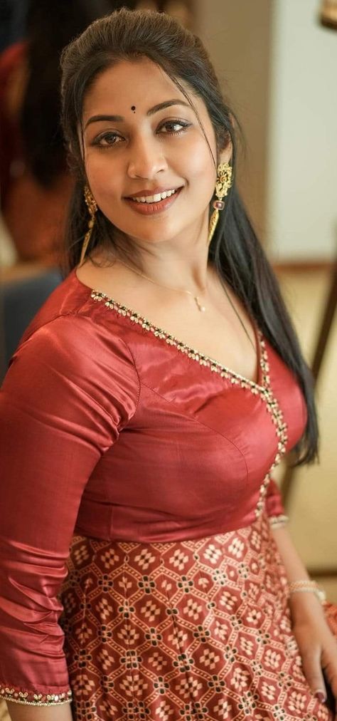 Navya Nair, Cute College Outfits, Attractive Dresses, Hot Dresses Tight, Maroon Dress, Malayalam Actress, Beautiful Women Over 40, Curvy Girl Fashion, Beautiful Smile Women