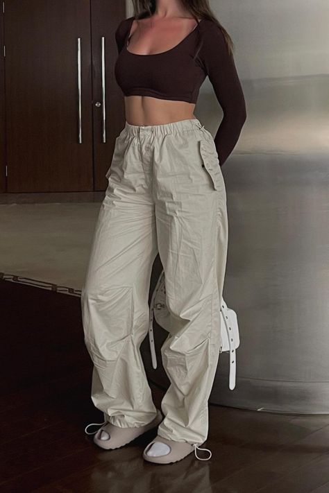 Parachute Pants Cargo Pants Women Baggy, Parachute Pants Outfit, Pant Outfits For Women, Girls Cargo Pants, Baggy Pants Women, Fits Casual, Beige Cargo Pants, Rave Pants, Beige Cargo