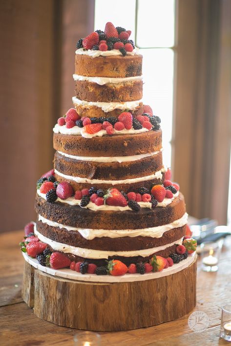 Naked Cake - No frosting Wedding Cake With Strawberries, Cake With Strawberries, Wedding Plan, Strawberry Cakes, 60th Birthday, Flower Images, Wedding Things, Flower Cake, Strawberries