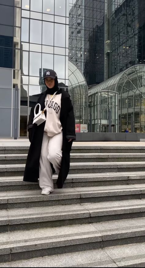 Tracksuit Outfit Aesthetic, Women Tracksuit Outfit, Winter Modest Outfits, Modest Ootd, Modest Outfits Muslim, Aesthetic Tips, Outfit Modest, Stile Hijab, Hijabi Outfit