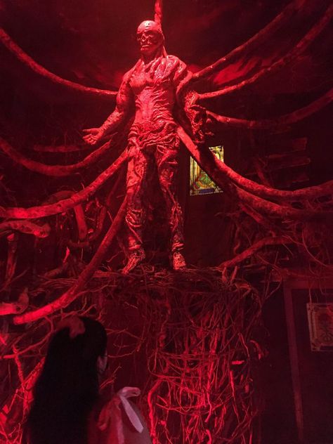 Diy Vecna Prop, Scary Decorations Horror, Scary Hallway, Spooky Office, Stranger Things Halloween Party, Haunted Carnival, Halloween Maze, Fiesta Halloween, Dekorasi Halloween