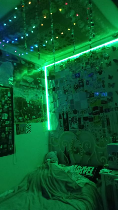 Dark Aesthetic Bedroom Ideas Led Lights, Led Lights Bedroom Aesthetic Green, Neon Green Room Aesthetic, Aesthetic Bedroom Ideas Led Lights, Y2k Rooms, Attic Bedroom Ideas For Teens, Chill Room Aesthetic, Green Room Ideas, Forest Green Bedrooms