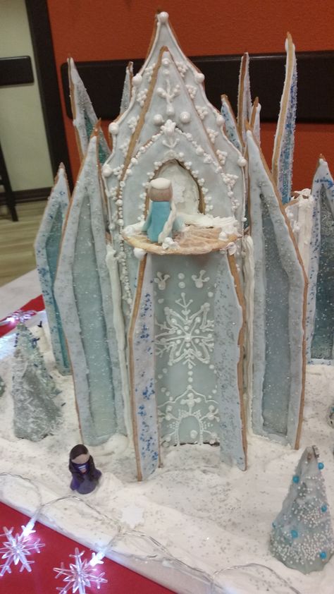 Frozen Castle Gingerbread House, Elsa Gingerbread House, Frozen Gingerbread House, Elsa Castle, Gingerbread Castle, Princess Palace, Frozen Castle, Castle Crafts, Christmas Lollipops