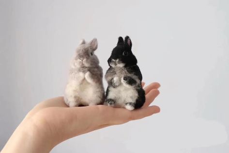 Wool Needle Felting, Wool Animals, Felt Bunny, Rabbit Dolls, Needle Felting Projects, Animal Sculpture, Rabbit Art, Felt Cat, Cat Doll