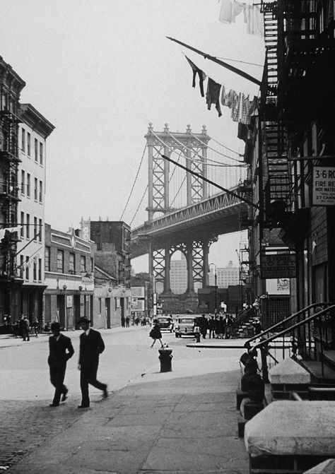 1930 Aesthetic, Vintage Street Photography, 1930s Aesthetic, Detective Aesthetic, Nyc History, New York Architecture, New York City Photos, Rust Belt, Autumn In New York