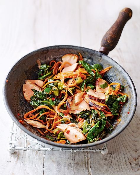 A quick and nutritionally packed gluten free stir-fry recipe with bags of teriyaki and aromatic flavour. Salmon Stir Fry Recipes, Gluten Free Stir Fry Recipes, Clean Eating Salmon, Gluten Free Stir Fry, Low Carb Salmon Recipes, Salmon Stir Fry, Salmon Fillet Recipes, Salmon Teriyaki, Low Carb Salmon