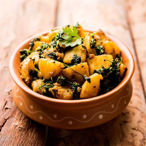 Delicious baby potatoes cooked with sauteed methi (fenugreek)leaves and spices. Aloo methi combines methi leaves (fenugreek greens) with the humble potato, aloo or alu as it is called in Hindi. The lightly roasted soft potatoes and the distinct bitterness of methi leaves make this aloo methi bhaji a super delicious dish on the whole. Perfect to be mopped with chapathi, roti or paratha or as a side with some rice and dal. Methi Bhaji Recipe, Methi Bhajiya, Potato Aloo, Methi Leaves Recipe, Aloo Methi Sabji, Thepla Recipe Methi, Soft Potatoes, Rice And Dal, Sabji Recipe