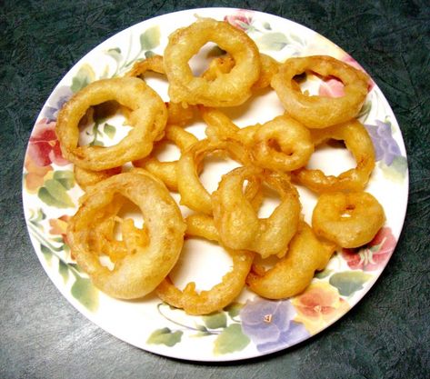 How to Make Homemade Fried Onion Rings | Delishably Onion Ring Batter, Fried Onion Rings Recipe, Fried Onions Recipe, Paprika Pasta, Fried Onion Rings, Homemade Onion Rings, Cooking Fresh Green Beans, Onion Ring, Cube Steak Recipes