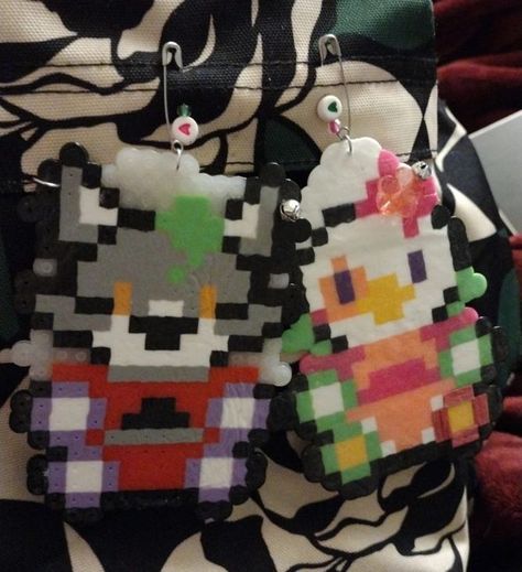 roxanne and chica Chica Perler Beads, Fnaf Perler Beads Security Breach, Perler Bead Scene, Roxanne And Chica, Fnaf Perler Beads, Pearler Bead Design, Pyssla Ideas, Fnaf Crafts, Hamma Beads Ideas