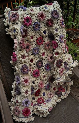 Crochet Flower Blanket, Crochet Quilt, Crochet Square Patterns, Crochet Throw, Crochet Diy, Creation Couture, Crochet Flower Patterns, Diy Crochet Projects, Afghan Crochet Patterns