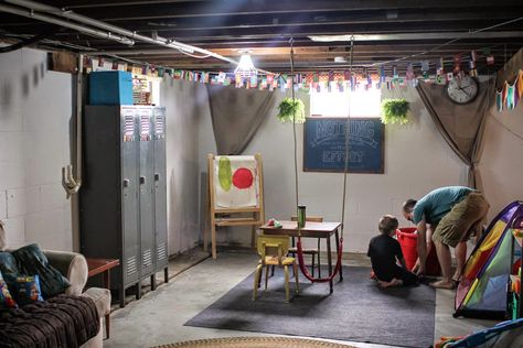 homeschool classroom in unfinished basement with lockers Unfinished Basement Homeschool Room, Basement Classroom, Unfinished Basement Playroom, Basement Rental, Basement Redesign, Basement Family Rooms, Wall Divider, Fun Room, Virtual Teaching