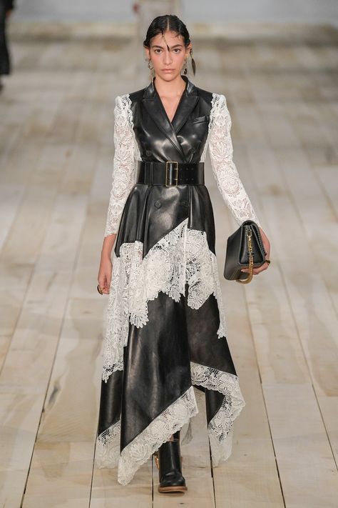 Alexander Mcqueen Spring 2020 Fashion Show | The Impression Alexander Mcqueen 2020, Alexander Mcqueen Fashion Show, Alexander Mcqueen Couture, Alexander Mcqueen Runway, Lace Dress Outfit, Alexander Mcqueen Dress, Fashion Show Party, Fashion Show Themes, Alexander Mcqueen Fashion