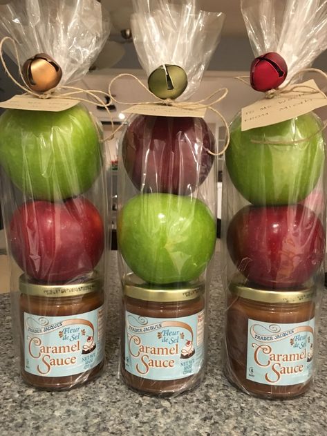 Caramel Apple Gifts, Apple Teacher Gifts, Cheap Teacher Gifts, Easy Teacher Gifts, Apple Teacher, Frugal Christmas, Easy Diy Christmas Gifts, Apple Gifts, Christmas Gift Card Holders