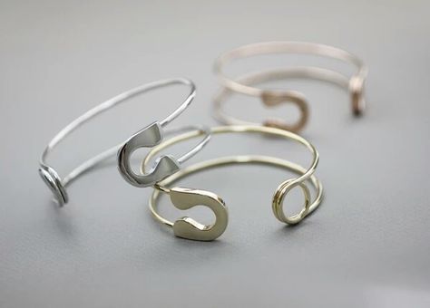 Cincin Diy, Safety Pin Jewelry, Diy Jewelry Unique, Handmade Jewelry Tutorials, Diy Wire Jewelry, Cuff Bangle Bracelet, Handmade Wire Jewelry, Funky Jewelry, Diy Crafts Jewelry