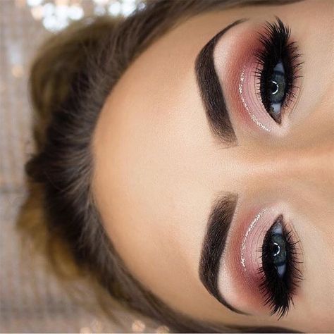 Eyeliner Waterline, Green Dress Makeup, Rosa Make-up, Eye Makeup Glitter, Quinceanera Makeup, Pink Eyeliner, Rose Gold Makeup, Pink Eye Makeup, Prom Makeup Looks