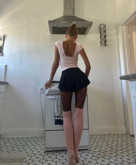 Elizabeth Campbell Jones, Elizabeth Campbell, Barre Clothes, Ballerina Body, Ballet Attire, Ballet Beauty, Ballet Inspiration, Cute Workout Outfits, Ballet Clothes