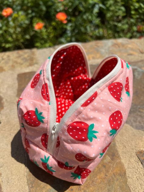 Strawberry makeup bag Strawberry Makeup Bag, Tiny Makeup Bag, Strawberry Cosmetics, Strawberry Makeup, Tiny Purses, Strawberry Bag, Strawberry Things, Feminine Pads, Strawberry Gifts