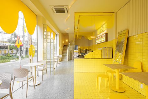 Korean Fried Chicken Restaurant Design, Yellow Cafe Interior Design, Korean Store Design, Yellow Restaurant, Beauty Salon Interior, Yellow Interior, Cafe Interior Design, Interior Concept, Store Interior