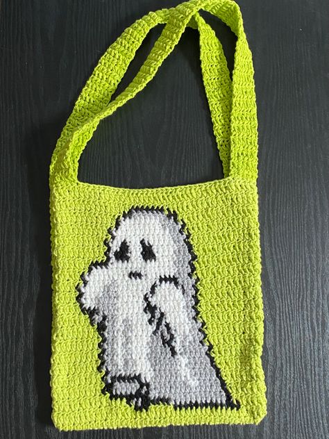 #intarsia #tapestry #crochet #crochetideas Cute Crochet Tapestry Patterns, Halloween Core, Ghost Bag, Crochet Ghost, Fall Knitting, Crochet Inspo, Fun Crochet, Crochet Home Decor, Crochet Tapestry