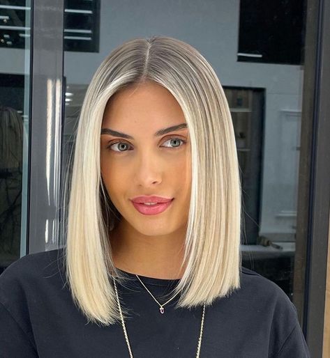 Platinový Blond, Blonde Lob Hair, Blonde Bob Hair, Bob Lung, One Length Haircuts, Long Bob Blonde, One Length Hair, Tan Skin Blonde Hair, Icy Blonde Hair