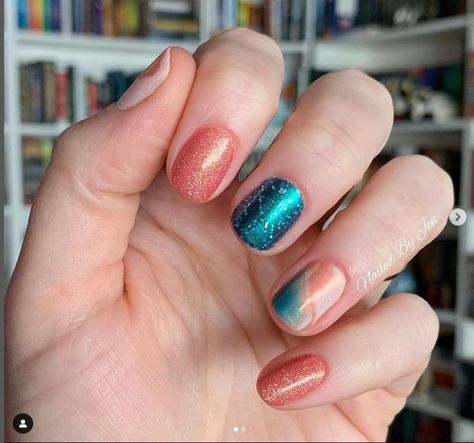 Color Street Mixed Mani Thumb/Ring: Rhodes To Paradise Pointer/Pinkie: Cape Coral Middle: Teal We Meet Again Neutral Mani, Color Street Mixed Mani, Multicolored Nails, Nail Color Combos, Mixed Mani, Color Streaks, August Nails, Teal Nails, Pink Sparkles