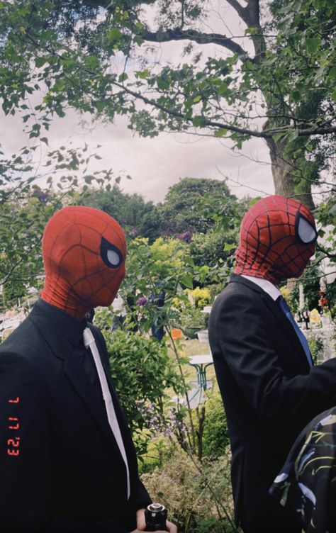 #wedding #photobooth #spiderman Spider Man Wedding Dress, Spiderman Theme Wedding, Spiderman Themed Wedding, Spiderman Wedding Dress, Spider Man Wedding Theme, Spider-man Wedding, Spiderman Wedding Theme, Spiderman Quinceanera, Spiderman Quince