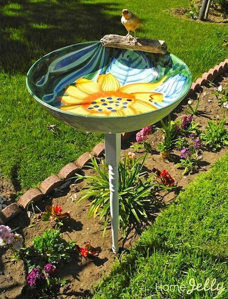 Diy Bird Bath, Patio Pergola, Bird Bath Garden, Deco Nature, Diy Bird Feeder, Garden Whimsy, Outdoor Crafts, Diy Birds, Glass Garden