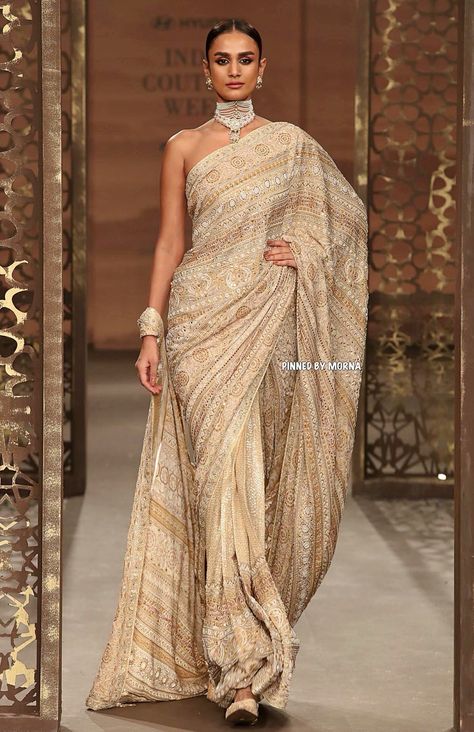 Tarun Tahiliani - India 🇮🇳 Unique Indian Bridal Lehenga, Reception Sari, Tarun Tahiliani Saree, Tarun Tahiliani Lehenga, Tarun Tahiliani Bridal, Shaadi Outfits, Indian Runway, Indian Bridesmaid Dresses, Saree Wearing Styles