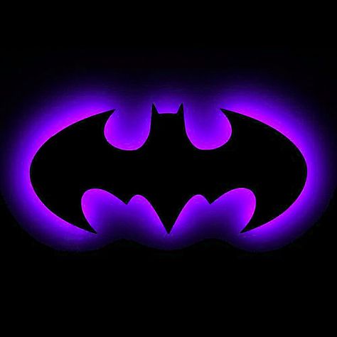 Batwoman Pfp, I Love Batman, Batman Purple, Batman Wall, Benfica Wallpaper, Black And Purple Wallpaper, Batman Love, Der Joker, Batman And Batgirl